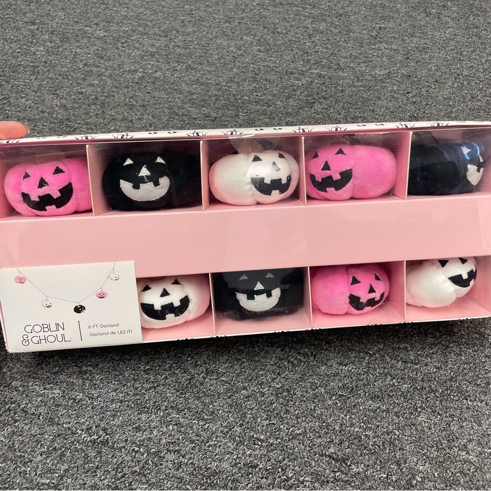 Pink, Black, & White Pumpkin Garland
